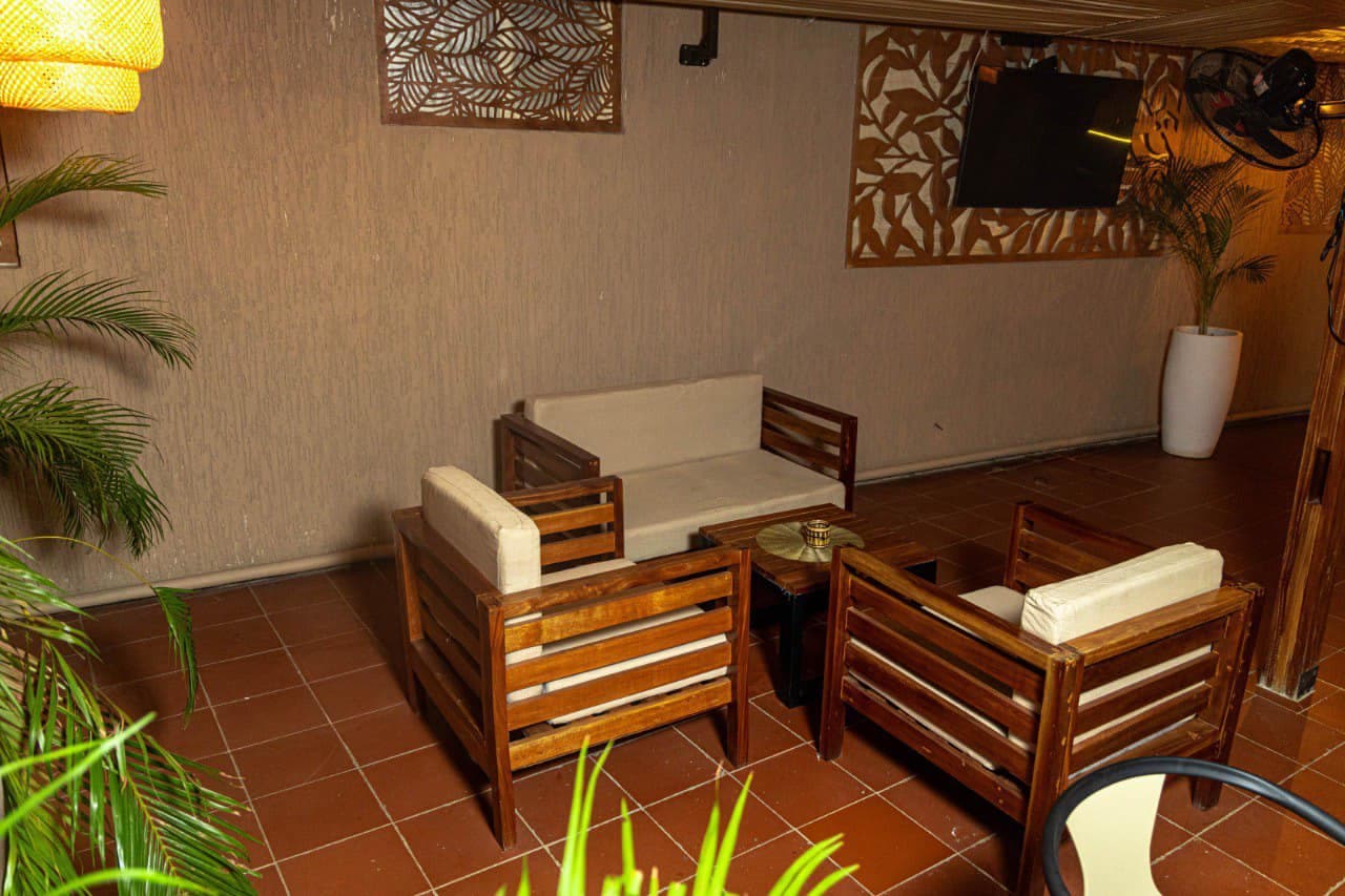 H - Lounge - Image 5