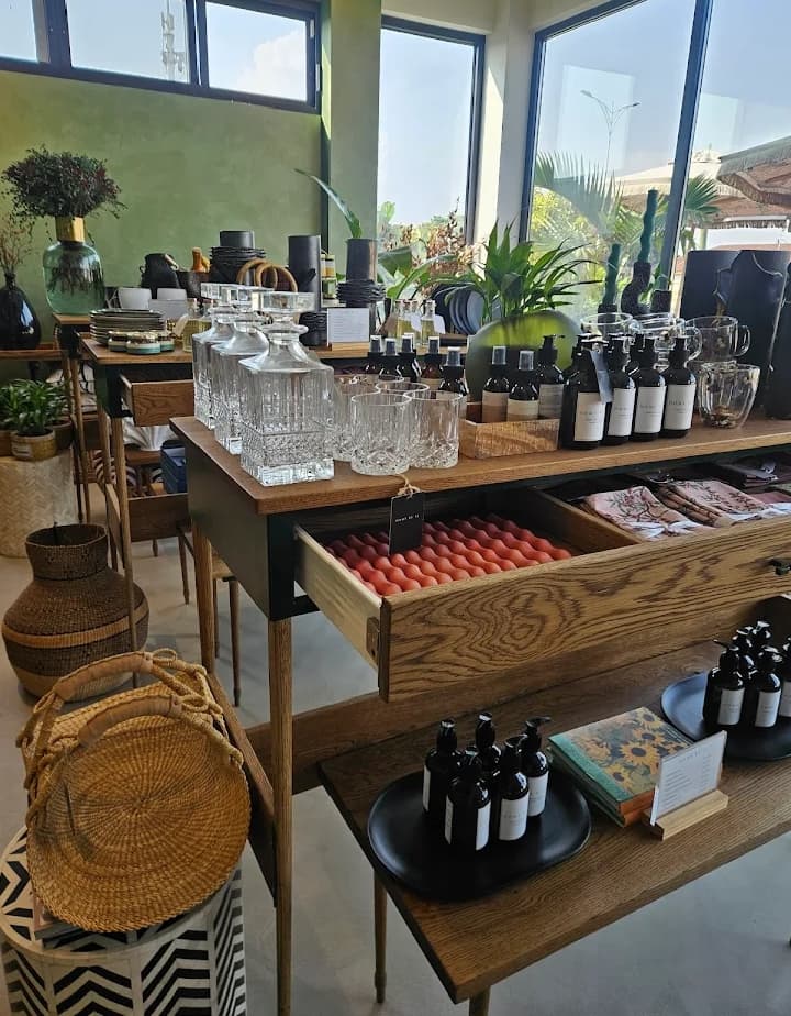 Blossom Café. - Image 2