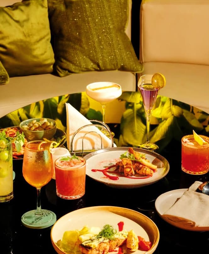 The Pinnacle Apartments, Bar and Lounge