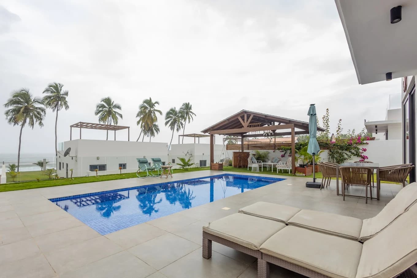 Till's Beach Resort - Image 2