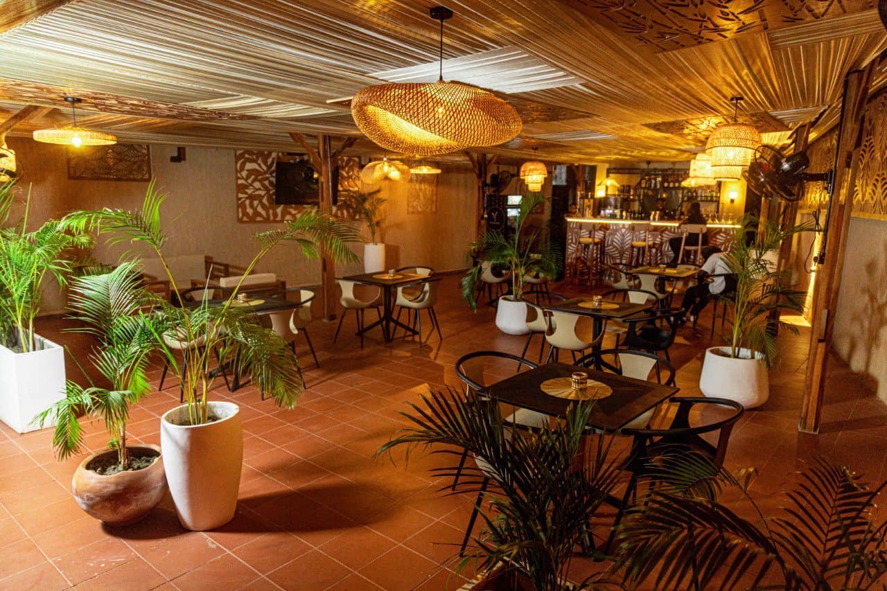 H - Lounge - Image 2