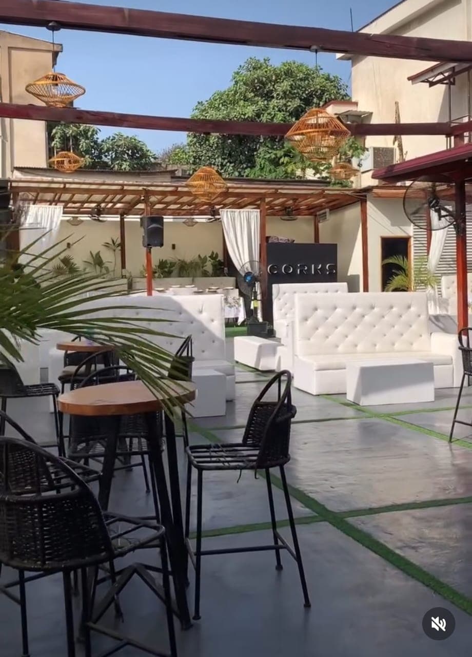 Corks Lounge - Image 5