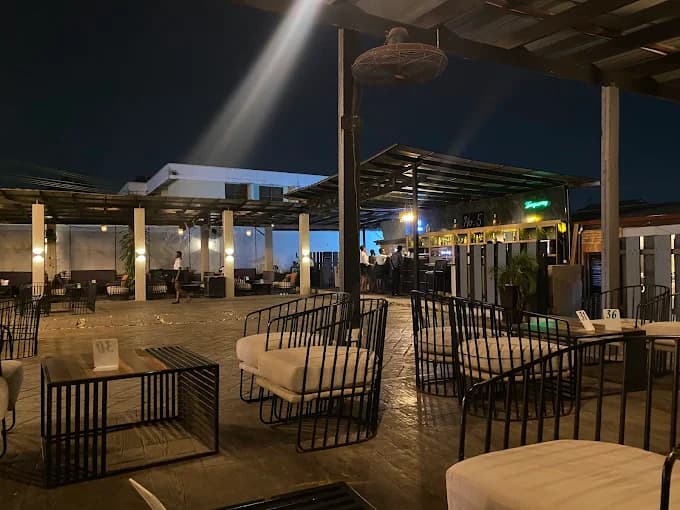 No 5 Bar & Restaurant