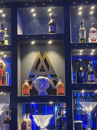 Glass Lounge - Image 2