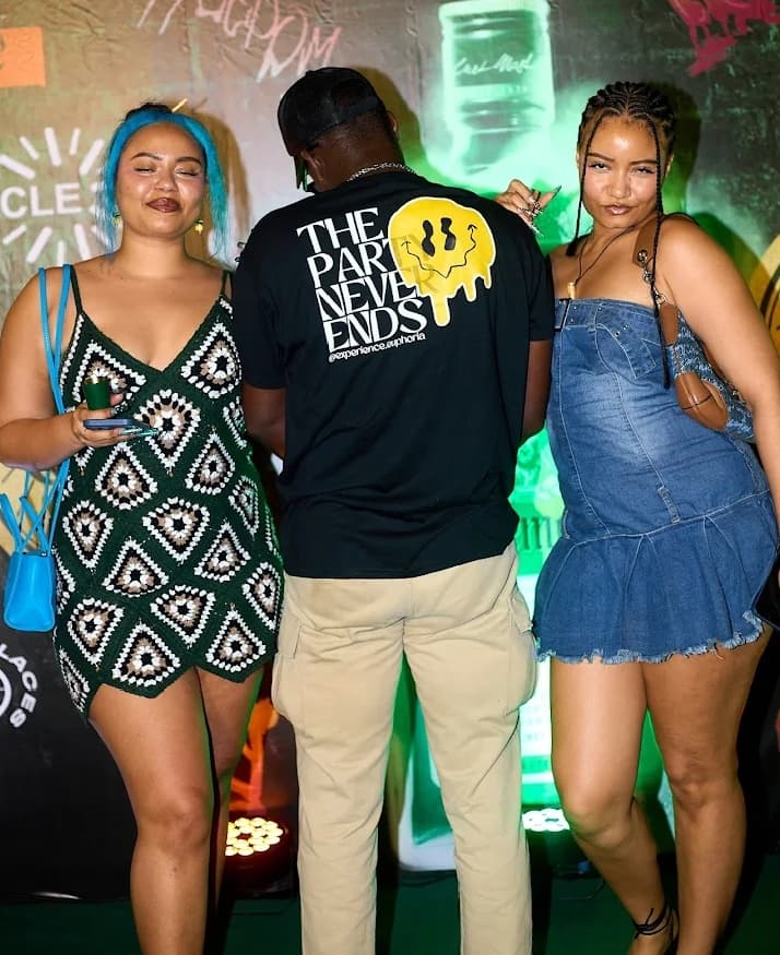 The Pinnacle Apartments, Bar and Lounge