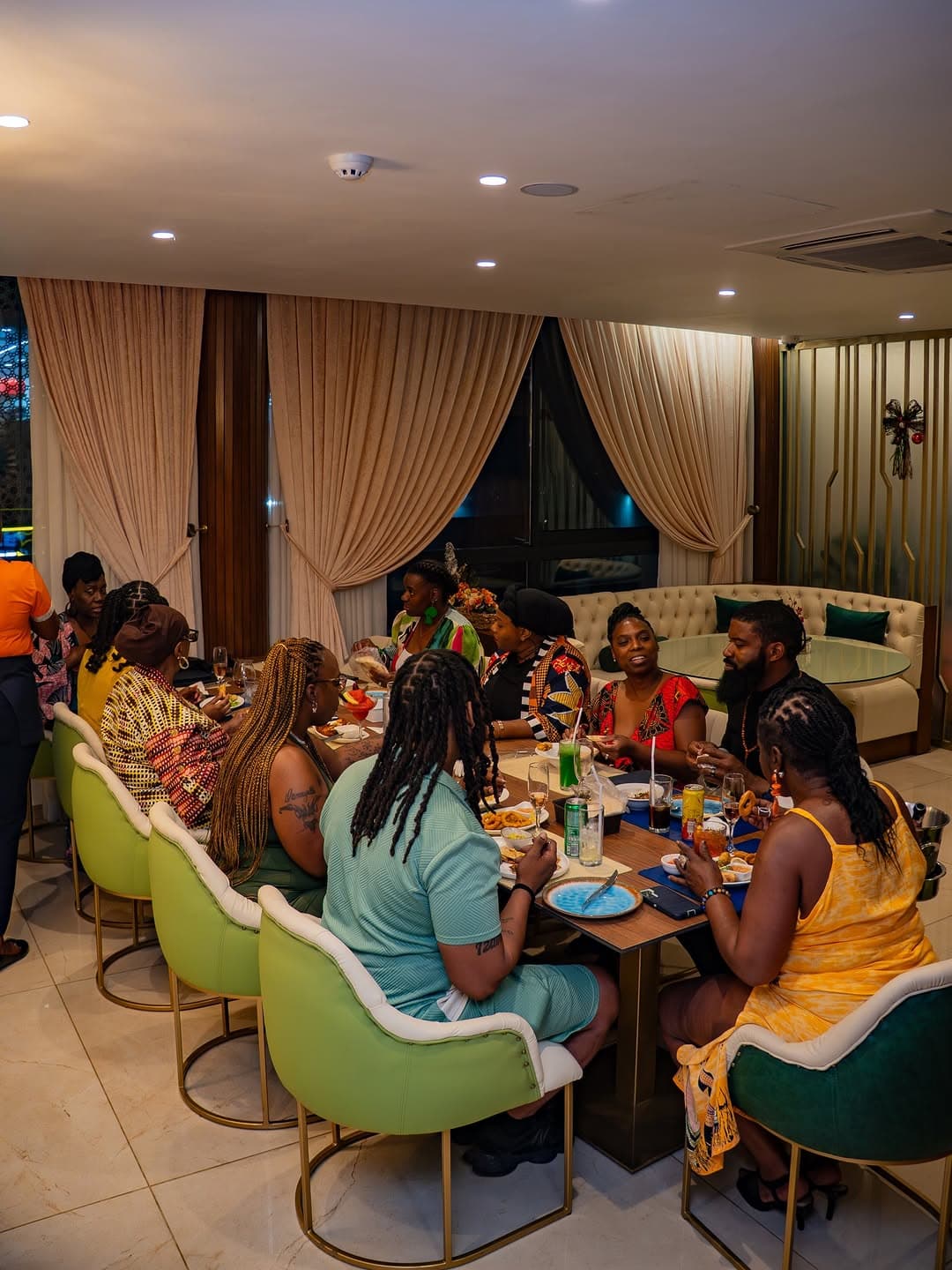 Makosa Restaurant - Image 3