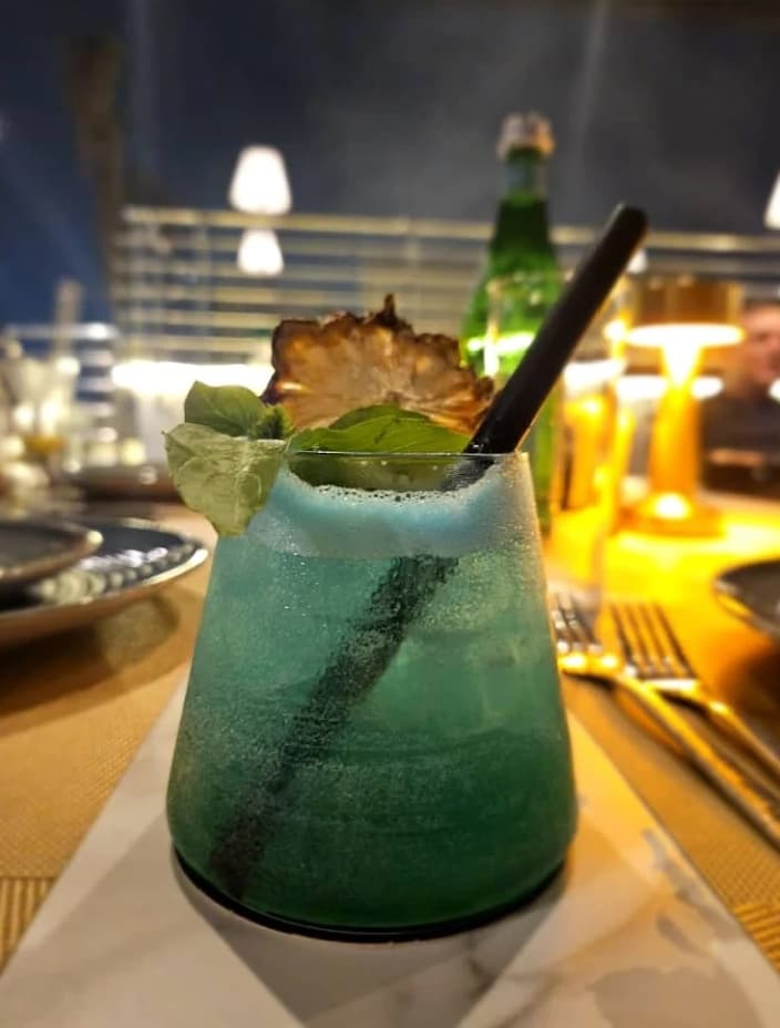 Quattro Lounge & Bar