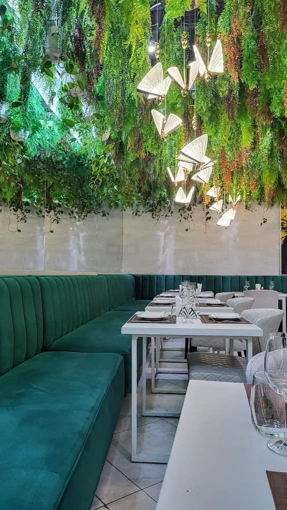 White Restaurant & Garden - Image 4