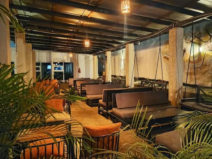 No 5 Bar & Restaurant - Image 5