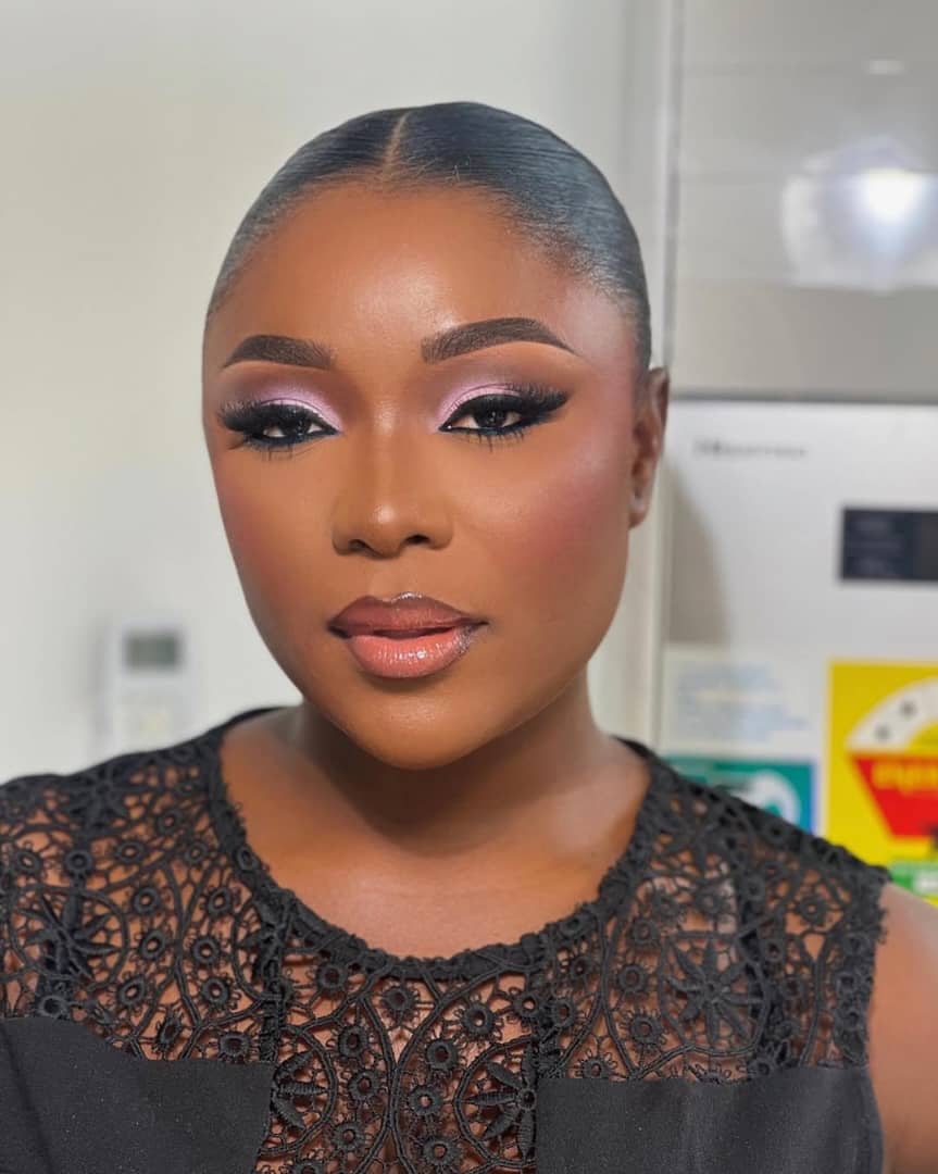 Exquisite Lookz makeup - Image 2