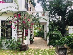 OLMA Colonial Suites