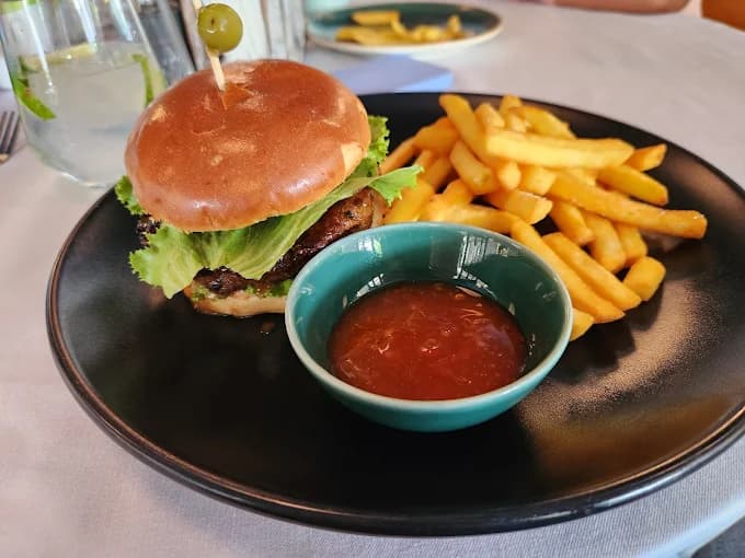 The Classic Done Right: Burger & Chips.