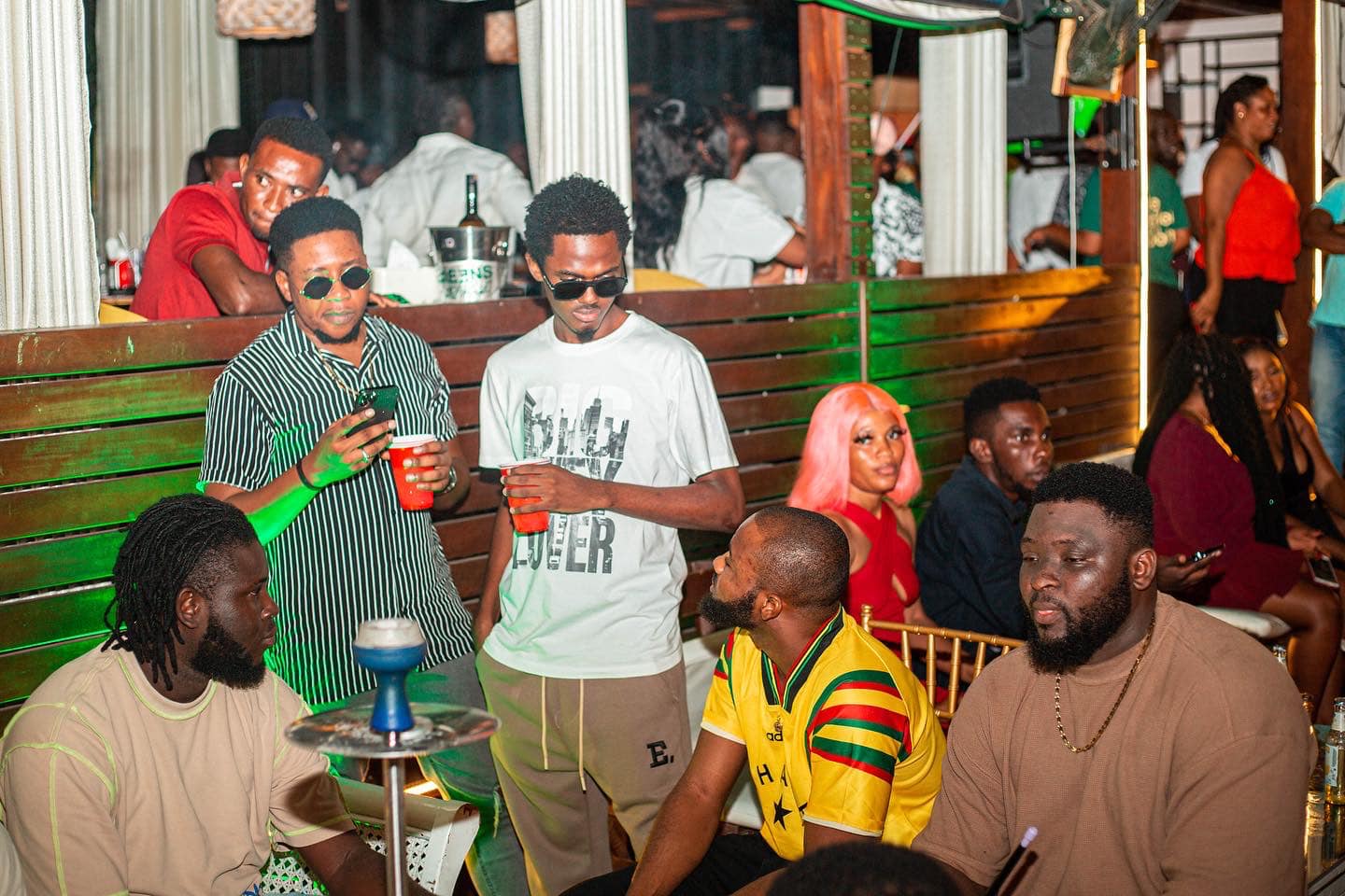 GREENS LOUNGE - Image 2