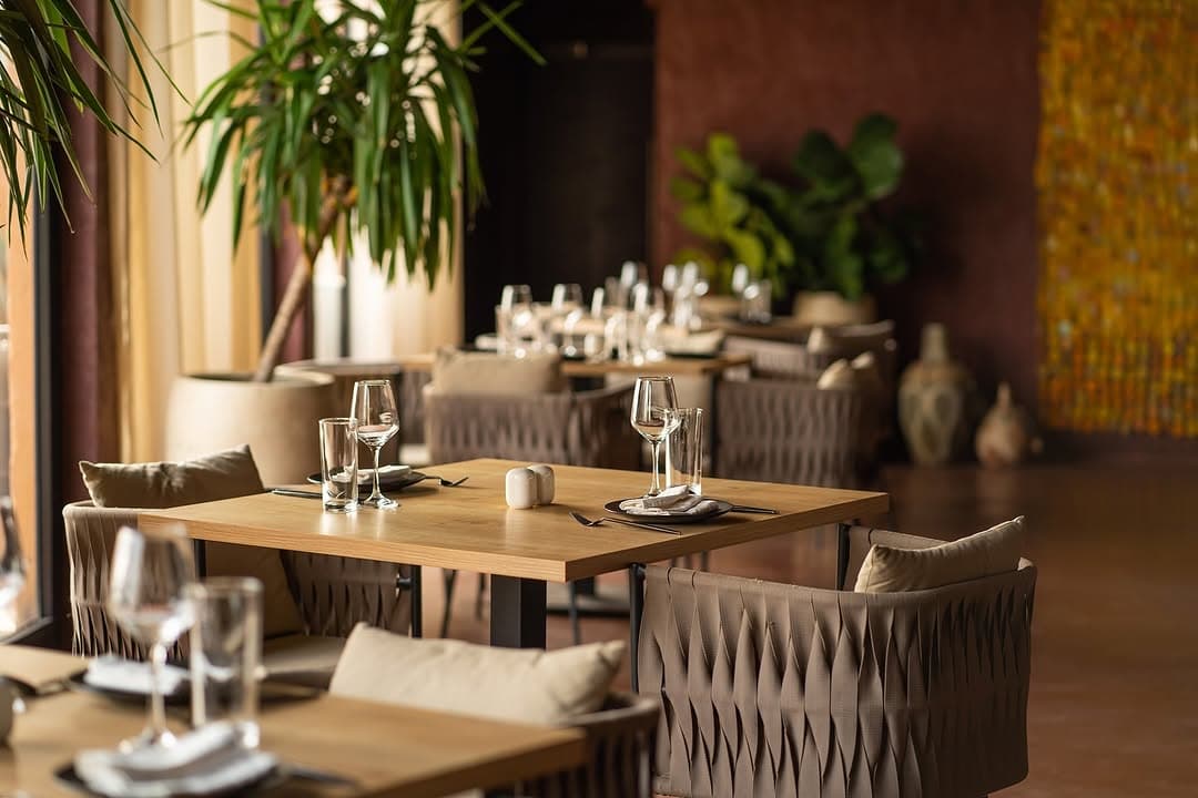 Makosa Restaurant - Image 2