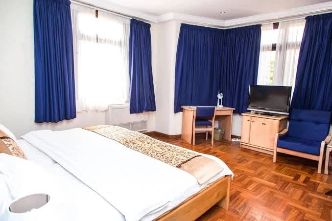 Mahogany Lodge - Image 3