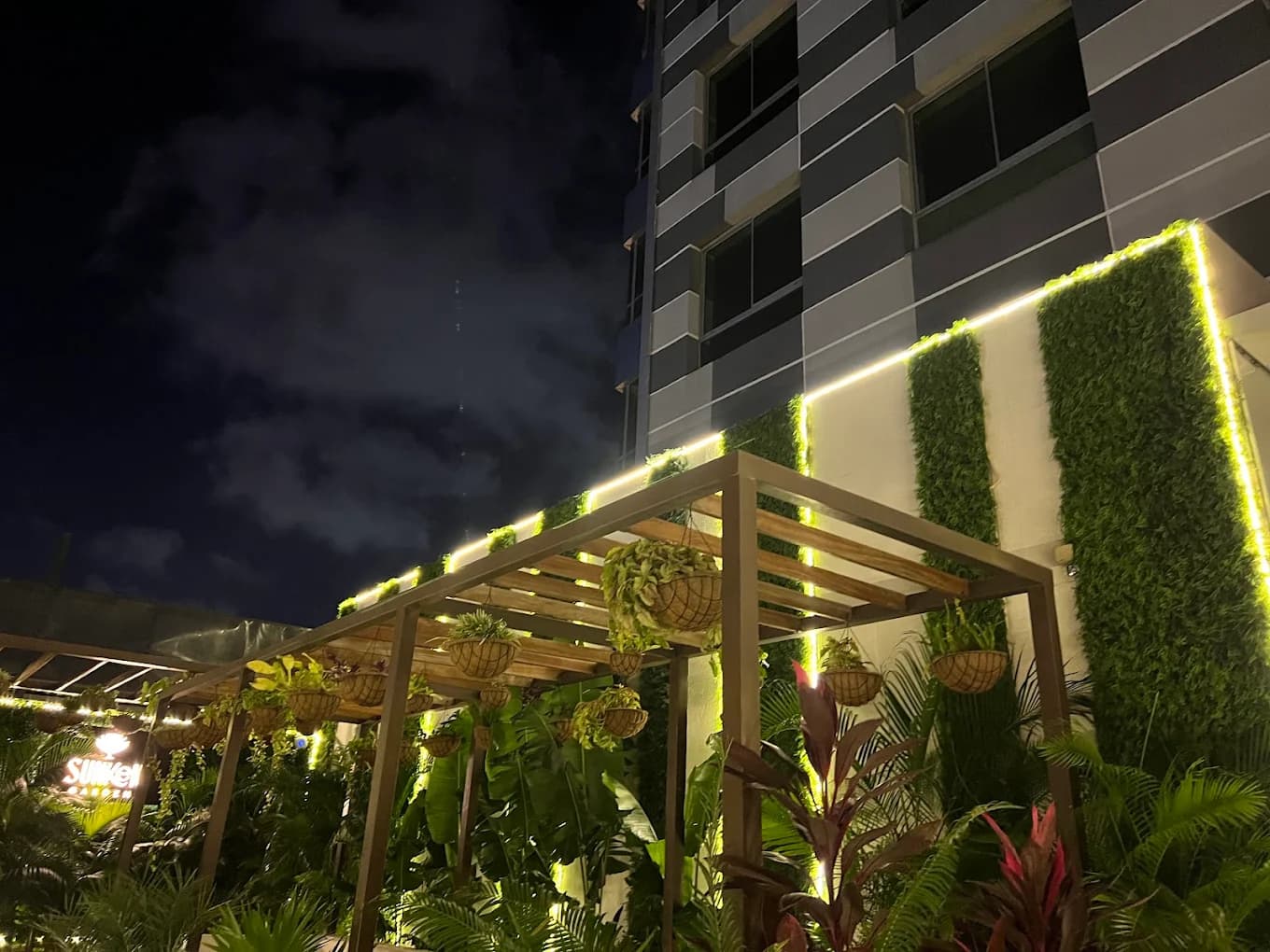 White Restaurant & Garden - Image 2
