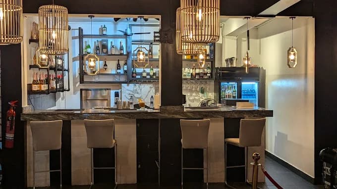 Scenic restaurant - Image 5
