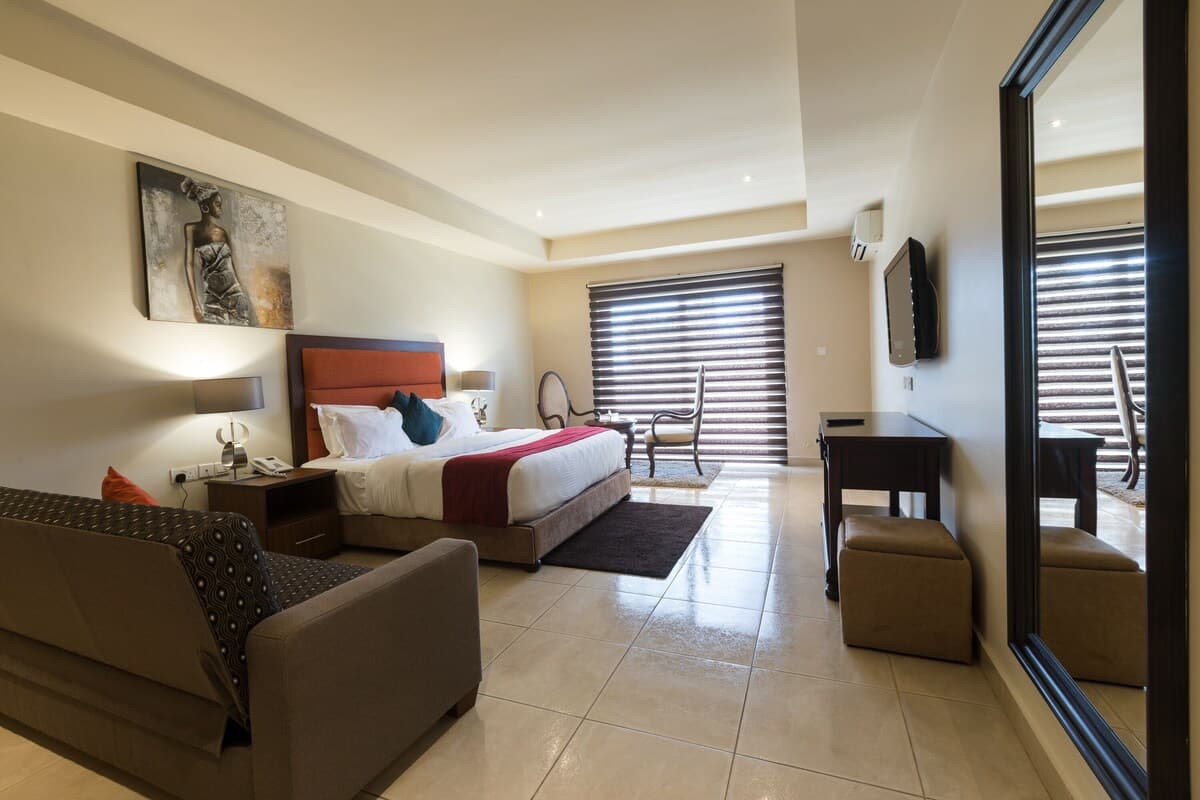 Eagles Luxury Living - Image 4